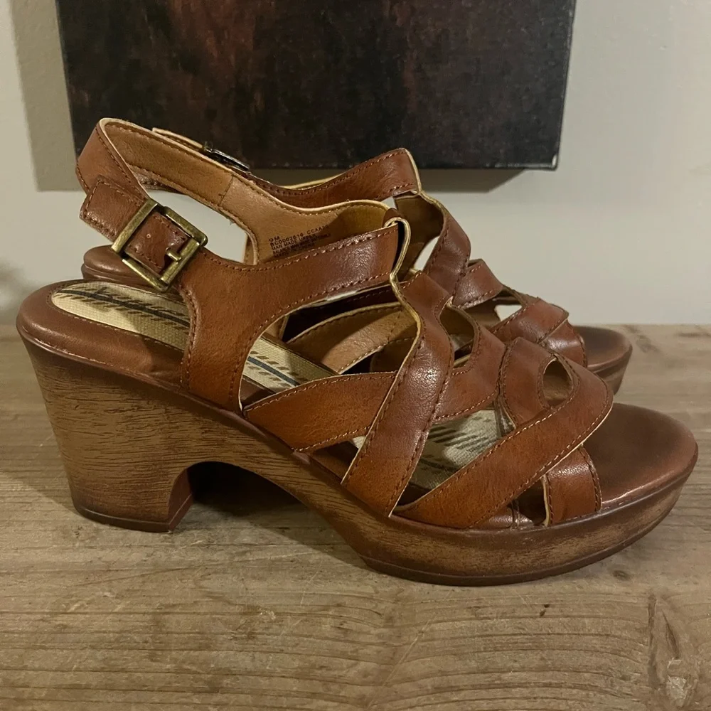 b.o.c. Tan Leather Women's Sandals‎